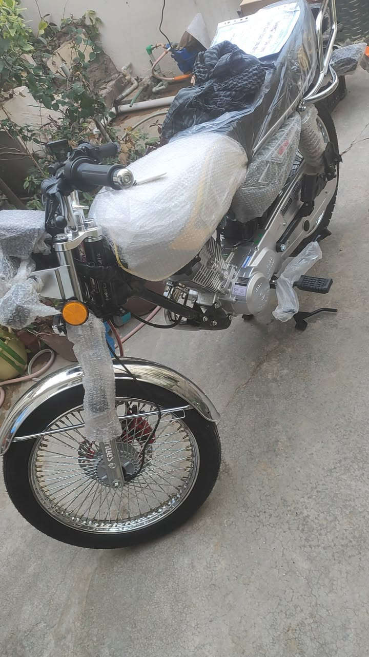 سلام عليكم دراجه سونلك موديل ٢٥ للبيع صفر صارله ١٥ يوم مطلعها 
نضافه كدام عينك بس نايلون شايله 
 لون زيتوني طافي 
سعر   ٧٨٠  ***********
