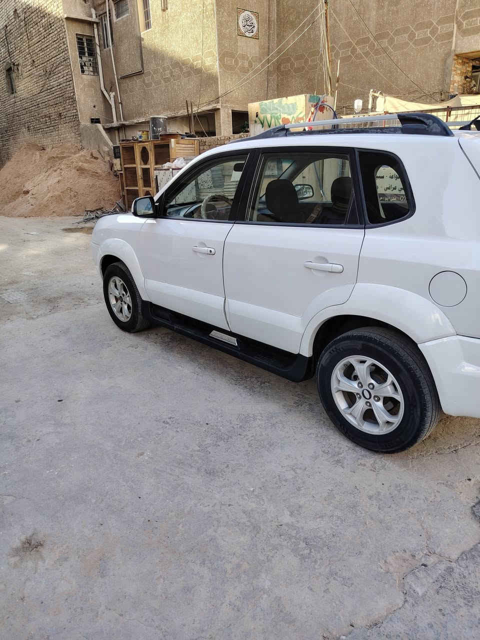 سياره هونداي توسان  موديل 2009
نسبه نضافه:- 100%100 
المكان:- بغداد
  هاتف:- ***********

