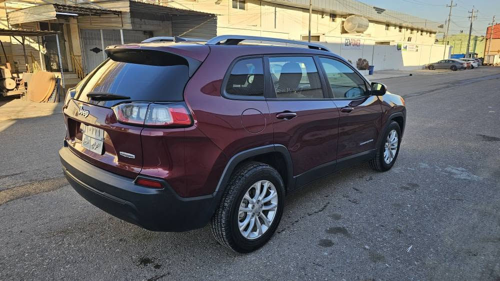 🚙 جيب كومباس
✨️ مودیل٢٠٢٠
✔بدون صبغ ️كلين بدون ارباك او داخلى 👍
↔️٧٨امايل ماشى
⚙️دعامية و لايت بلادى
🪪سنوية جديد بأسمى
💰سعر133💲
🏫مكان اربيل
📞 ***********واتس أربيل, العراق
