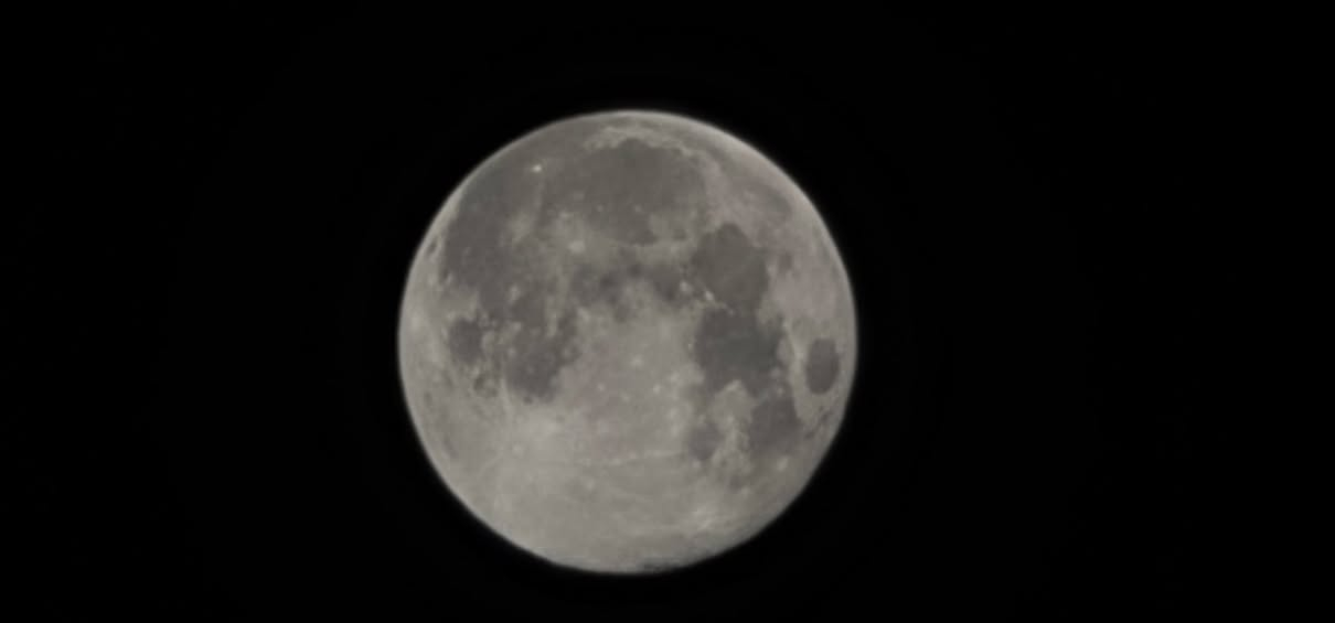 السلام عليكم 
نوت 20 الترا بيع او مراوس 
بي فطور بل كلاس 
ونقطه سوده زغيره
الجهاز طبيعي 
وكلشي ممأثر عليه 
شعندك مراوس نزل 
***********
