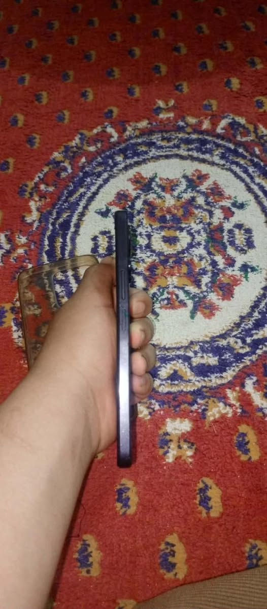 📱 للبيع: HONOR X6a - الأداء الأنيق والبطارية العملاقة!
إذا كنت تبحث عن هاتف يجمع بين المظهر العصري والأداء الاعتمادي، فهذا الجهاز هو خيارك الأفضل. الهاتف بحالة الوكالة (كما موضح في الصور المرفقة).
✨ أهم ما يميز الجهاز:
• بطارية لا تُقهر: سعة ضخمة تصل إلى 5200 mAh، تكفيك ليومين من الاستخدام المتواصل دون الحاجة للشاحن.
• شاشة سلسة جداً: تدعم معدل تحديث 90Hz، مما يجعل التنقل بين التطبيقات والألعاب سريعاً وانسيابياً.
• ذاكرة واسعة وسرعة إضافية: يأتي بذاكرة تخزين 128 جيجابايت مع ميزة HONOR RAM Turbo التي ترفع الرام لتمنحك أداءً قوياً في المهام المتعددة.
• كاميرا احترافية: مزود بكاميرا أساسية بدقة 50 ميجابكسل لالتقاط أدق التفاصيل وصور واضحة جداً.
• تصميم فخم: لون أسود ملكي جذاب ونحافة تجعل مسكة الهاتف مريحة جداً باليد.
🛠 المواصفات التقنية:
• المعالج: Mediatek Helio G36، ممتاز للأداء اليومي المستقر.
• النظام: يعمل بأحدث واجهة من هونر MagicOS 8.0 المبنية على Android 14.
• الحالة: نظيف جداً، شاشة ومظهر خارجي بحالة الجديد تماماً.
💡 ملاحظة للمشتري:لل دراسه ول تصفح الإنترنت وال تصوير الجيد بفضل بطاريته الجبارة.
📍 المكان: [قادسيه]


**إذا كنت صاحب هذا الإعلان وتريد حذفه لأي سبب، رجاءا أرسل رسالة إلى الدعم الفني**