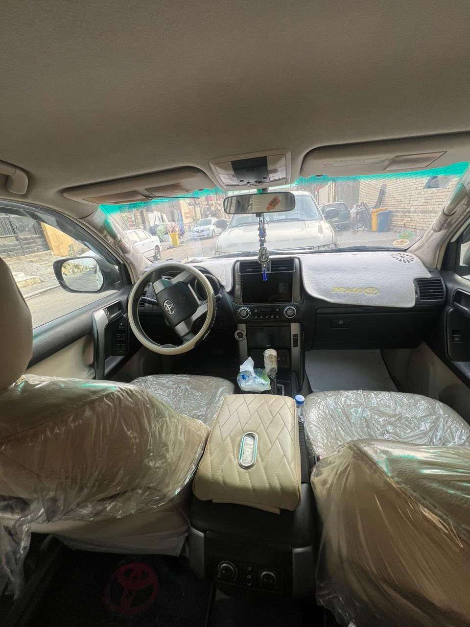 برادو موديل 2011 TXكويتي
رقم جديد بصره 
سونار موجود
محرك  كفاله
گير.  كفاله
6 سلندر  محرك 4000
لون ابيض
 دبل تانكي 
طخم تاير جديد
العنوان البصره 
السعر220  بيها مجال قليل
***********
