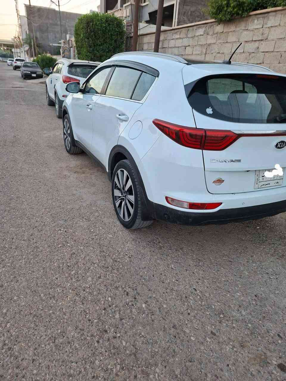 للبيع بالتقسيط وبالنقد سبورتج موديل ٢٠١٧  خليجي رقم بغداد مشروع وطني فول مواصفات جي تي لاين بانوراما كشنات جلد وكهرباء مري شفط حساسات أمامي وخلفي رادار أمامي بالتقسيط يدفع مقدمه حسب الإتفاق والباقي بالشهر حسب الإتفاق وترهم بالنقد للأستفسار الاتصال على الأرقام التالية 
*********** / ***********

