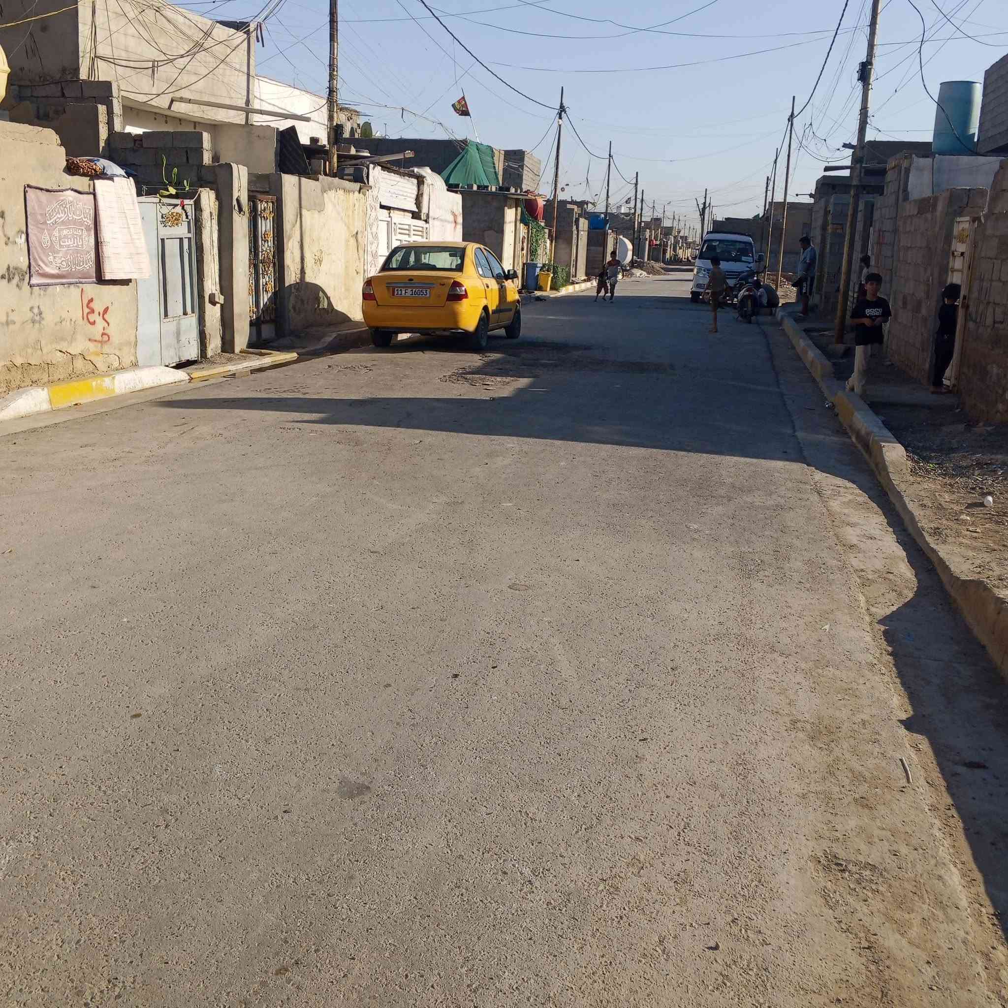 السلام عليكم 
البيت قاطين نضيف البيع 
في شارع أبو علي مقابل حسينيه ال هاشم 
تصال على هذا رقم ***********
