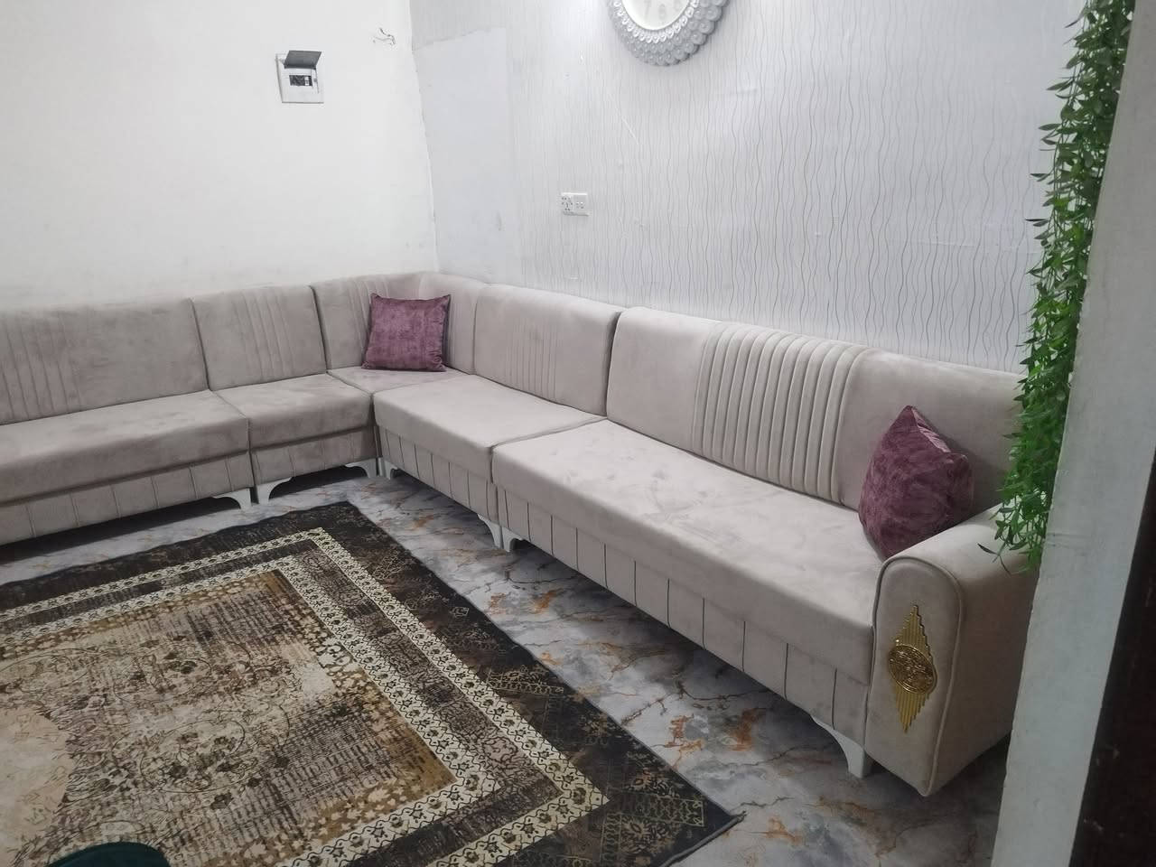 ديوان جديد غير مستخدم سعر ال١٠مقعد ٣٤٠
المكان ابو. غريب الناحييه موجود توصيل 

***********
