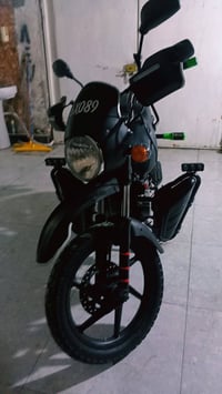 دراجة بوكسر اوراق كاملة وكيلها شاكر بأسمي محرك مفتوح شركة نظيفة 077034...