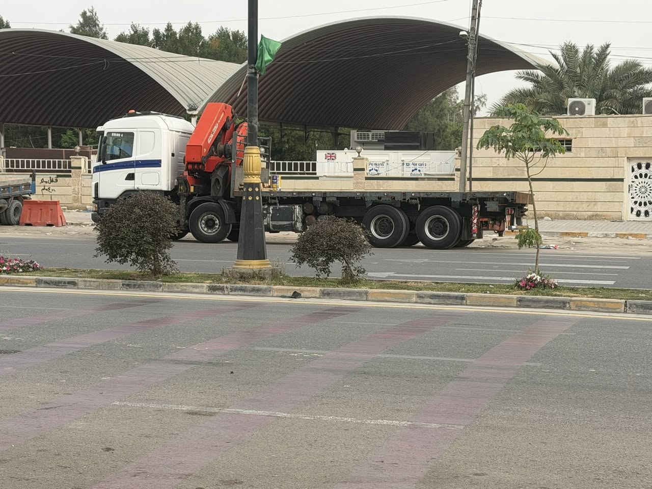 سكانيا كرين حجم 54 يعني 18 طن 8 سلايتات 4 رجلين فول سيفتي ريمون كنترول سياره بلاديه طويله  كير أوتوماتيك مكينه 8V كفاله عامه بسمي رقم نكليزي مسجله كرين  ***********
