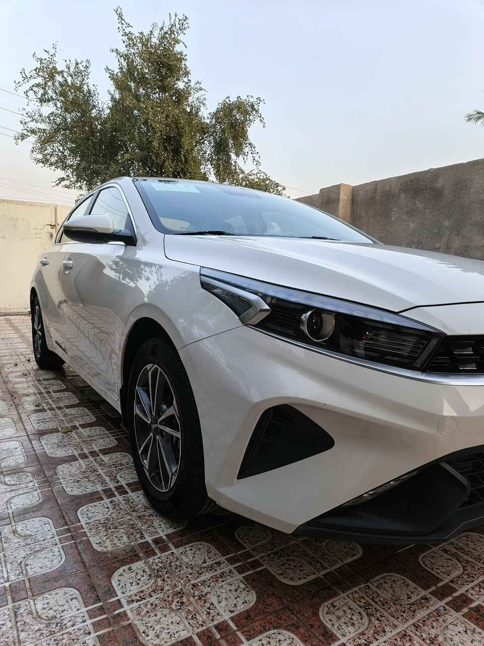 السلام عليكم سيارة سيراتو موديل 2024 فول مواصفات  1/1 محرك 2000 شركة NIM السيارة وضع شركة كفالة عامة عدا رصعة صغيرة ماشية 25  حقيقي السعر 195 وبيها مجال قليل عنوان واسط العزيزية للاستفسار ***********
