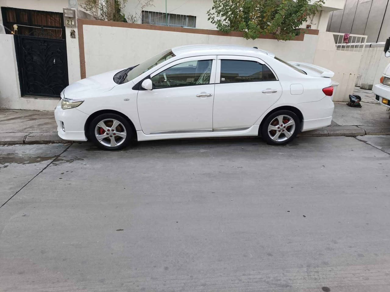 چوار جام کارەبا ئاوێنە کارەبا فڵچە ئۆتۆ سوکان فۆلێۆم شاشە ئایپاد کامێرە سویچ کۆنتڕۆڵ سنوق کۆنتڕۆڵ چوارتایەی تازەی لەژێرایە پێشو پشتی کراوە بە13ی سپۆرت سێ پارچەی پێشی بۆیاخە کەمێ ناوی گرتوە سەنەوی تا مانگی 5ی2030تازەیە بەناوی خۆمەوەیە بەشەرتی غەرامەو کامێراو تەحویل سعری97$معامەلە تێبینی لەسلێمانی *********** السليمانية, العراق
