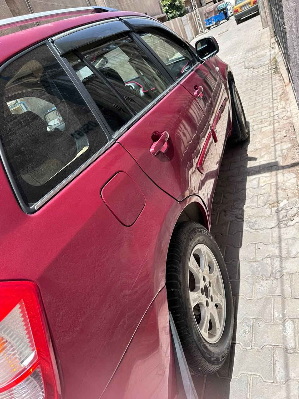 ب الحقيقه احلاسياره خير من الله الجراد البيها بسبب الشمس
