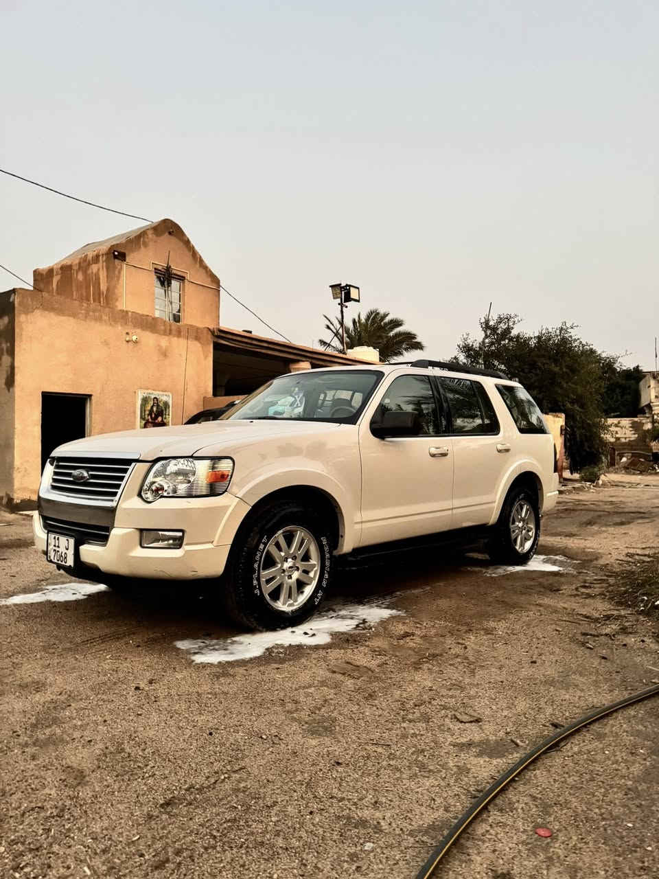 السلام عليكم ورحمة الله وبركاته ٠للبيع فقط
حبايب فورد اكسبلور مديل ٢٠١٠ شركة نيفا 🌸السيارة رقم بغدادمميز 7068شرط تحويل السيارة كلش حلوه ومرتبه عل آخر 
تخم تاير جي بلاند كوري 17
تخم بلكات ايسي ديلكوو اصلي 
قاعدة فيتبم جديده ومسوي فتحه من فوق للفيتبم يعني لا تنزيل  تانكي ولا شي 
باتري جديد آيسي ديلكوو اصلي ضمان سنة 
تنظيف نزولات 
تخم دسكات 
السيارة نافضها نفض كلش وتخبل عزم وثبات وعزل 
زوج لايتات مع بلاجكتورات جديد 
شاشه أندر ويد جديده وكامره 
فرشة جلد لون بيجي
السيارة مكانها بصرة 
السيارة بيها مشكله بالنمره الخامسه فقط ماتجي ممكن خلل كهربائي وماعرضتها عل اي فيتر لان عندي عمل والتزام 
السيارة فتحة سقف تبريد تدفئه كله عل شرط محرك جديد جداً 
السيارة رايدها ١١٥ $$
بيها مجال كلش قليل السياره احلى من الصور بهواي تجي وتشوف 
وهواي صارف عليها الله شاهد 
السونار مرفق مع الصور حبيبي 
رحمه الوالديك السياره ماتفيدك لاتكسر بيها الكلمه الطيبه صدقه وانتم كلكم طيبين كلشي موجود بالسوق وسعرها حلوو 
***********
***********
***********
الشراي يدلل
