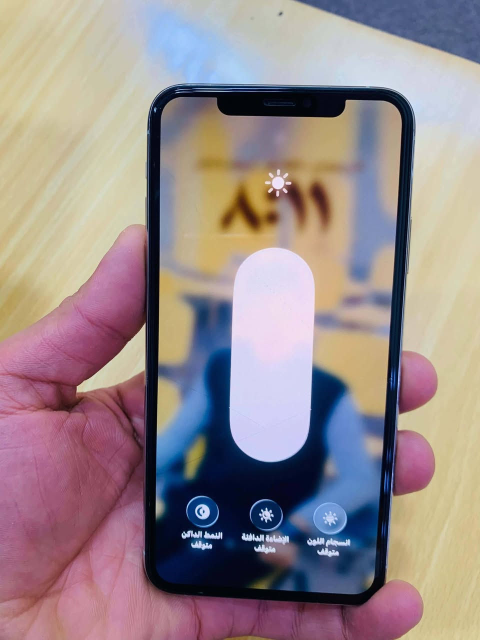 السلام عليكم مبايل iPhone 11 Pro Max للبيع  جهاز كله شغال و جديد علفحص مبدل شاشه فقط و الباقي مكفول ذاكره ٢٥٦  بطاريه 83 ابلاديه شرط لا معلايه و مبدله نموذج M الجهاز كامرات خط هزاز سماعه  كله شغال السعر ٢٧٥ و بيه مجال اكثر التصال على الرقم *********** مكاني نجف
