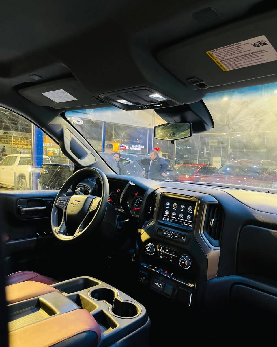 بسم الله ما شاء الله توكلنا على بركة الله.
#الحوت_لتجارة_ومزادات_السيارات 🇮🇶 
______________________________________
#اعلان_بيع_سيارة
🔷السيارة : شوفرليت سلفرادو K1500
🔷سنة الصنع : 2024
🔷اللوحة : اربيل
🔶السعر : 265 ورقة
🔷الضرر : الجاملغ الامامي والبنيد . (صور الضرر مرفقة بالاعلان)
🔷ضرر الايرباك : دركة وبرده.
🔷رقم الشاصي : 3GCPDAEK2RG136528
______________________________________
🔷المواصفات:
🔹باب طويل بدي قصير 
🔹حجم المحرك 4 سلندر 2.7L توربو ماكس
🔹عداد المسافة 23 الف ميل 
🔹رادار امامي
🔹تنبيه الخروج عن المسار
🔹ويل كب حجم 22 انج مع اطارات بحالة جيدة
🔹تحكم ستيرن
🔹شاشه تحكم بالايعازات
🔹بصمة تشغيل 
🔹مع باقي المواصفات الاعتيادية
————————————————————————
☎️ الاتصال :
***********
***********
📍النجف الاشرف - المدينة المائية - مقابل حي الجامعة - قرب سنتر جبل عامل.

TIkTOK🔹
https://www.tiktok.com/@hoot.cars?_r=1&_t=ZS-93D4aRKWGKQ

INSTAGRAM🔹
https://www.instagram.com/hoot.cars?igsh=MWZkcjE5cHhja2Rleg==

WEBSITE🔹
https://hootcars.autos
