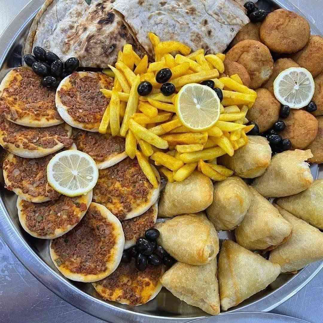 متوفر جميع انواع الاكلات والحلويات والمعجنات الحجز قبل يوم او ساعتين للحجز 
***********

