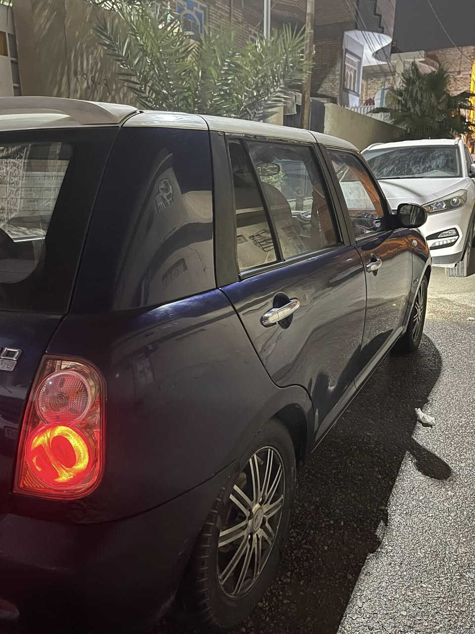 ليفان 2013 نيلي 
مكفوله من الضربه 
عدا خياسات ومعمره بلدواير الخلفيه شي بسيط
محرك وگير وكلچ بحاله جيده جداً
تبريد جيد جداً 
كهربائيات كله شغاله 
تخم تاير وباتري جديد 
السنويه ساقطه وراعيه بابل 
السعر 42وبيها مجال
***********واتساب
