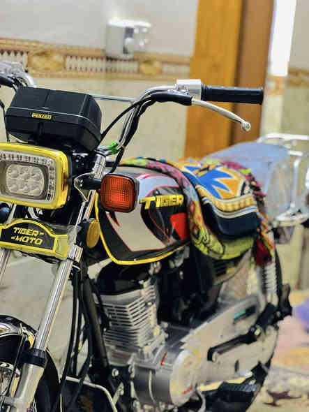 السلام عليكم  دراجه تايگر  موديل2022 صار له شهر ونص من طالعه  من الوكيل اوراق  السعر٨٠٠ وبيه مجال بسيط *********** بالحقيقه احله من الصوره وين ما يعجبك اطلع بيه برغي ما مفتوح بيه 
حله بنات الحسن (ع)
