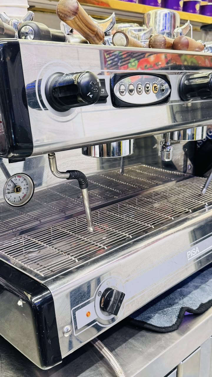 للبيع مكينة باريستا
سانريمو ايطالي الصنع 🇮🇹
مكينة قوية جداً
نظافتها واضحة بالصور
السعر 15$ ورقة وبيها مجال
العنوان بغداد الدورة 
***********
