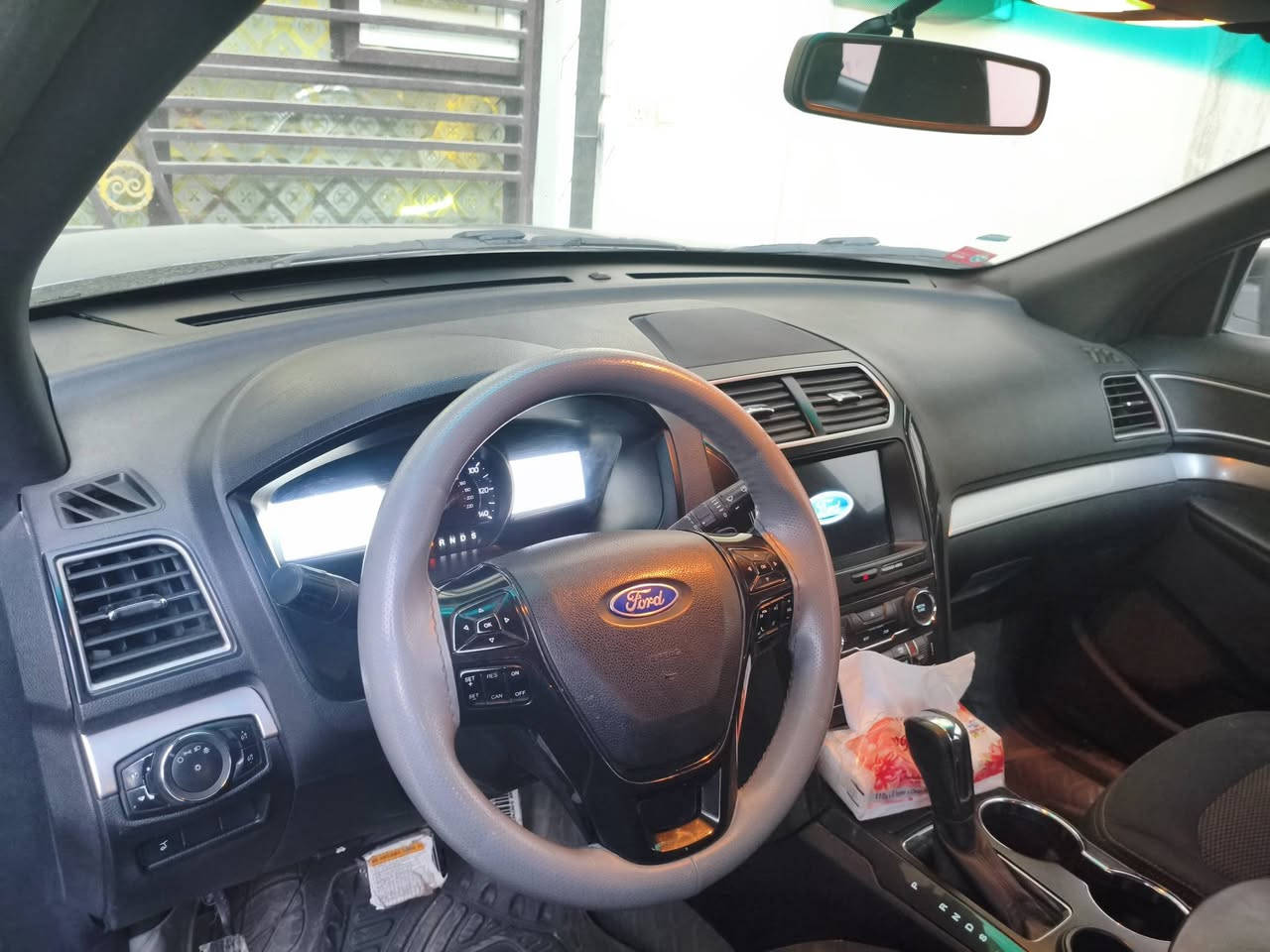 السلام عليكم للبيع سياره فورد اكسبلور موديل 2017 سياره نظيفه وجاهزه العنوان 
عنوان النجف الاشرف هاتف ***********
