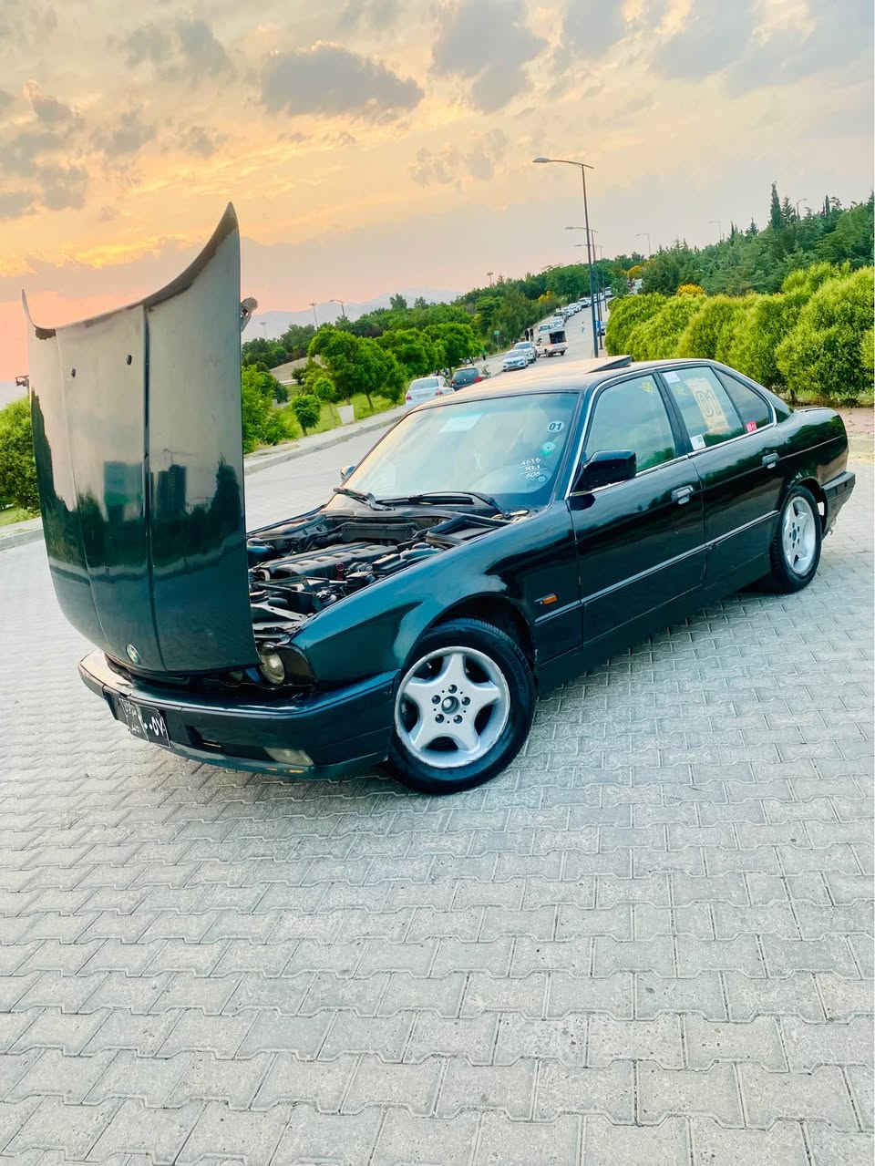 به ناوی خوای گەورە                      نرخ29$ مەجاێکی کەم
.بــۆ فـرۆشـــتـنBMW مۆدیل 1993✅   پــێش پان
گـــــێـڕ عــادی 🚀525 کە پـس    سەقف ســڵاید 
مـــاشــالڵە زۆر بــەقـوتە نـــمــونە لە جــوانی پـــاکــی ❤
👌گـێـڕ و مــەکـینـە زۆر پــاک 👌بــەس مــاشــالڵەی ئەوێ
👈🏽ئــاڕمــی پــلاستـیـک 👉🏽 به شەرتی ئه وەلیات و. حاسیبه مــاشالڵە نمـونەیە لەجوانی
مـــاشالڵە لە بــۆیاخ ودەماری دەعم و لێدراوی نــیە
ســـەقــف و شـــانــی وەک بــیلاد👍 نـمـونە لە جوانی
لە ڕووبەڕو وەک وێـنـەکان جــوانە ماشالڵە🧿
دەشغووڵ ئــێربـاک کـــوشـن جــڵد چـــوار جام کارەبا
تەقەورەقەی نیە💚 ســـوکـــانی m 
🧿دەعــامـــی بـــــۆ دەعــــــامــی و مــەزبـووت🧿
مـــاشالڵە لە هــەیکەل ونــاوی ســەقف سڵاید👉
کلاج و عه ینه ی تازە بۆ به سراوە.  🤎
تــاقم تـــایەو ویلی  لۆک👌بۆبەسراوە.  .
کــارەبـــایی کــامل مــەزب ـووتە ❤
گـــەرمــی .لایـت .فـڵچە . ئـیشارەت .بـرێـک بزماری👌 
🔱هــەیــکەلی نمـونە و نـاوی جوان  👉🏽.       ..
بــەنـزیـن زۆر کــەم ئــەخوا  زۆر بێ مــەسرەفە ***********          *********** السليمانية, العراق
