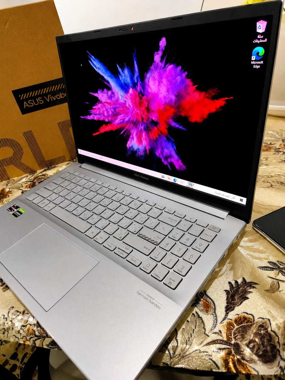 السلام عليكم 
اللابتوب الاحترافي من Asus فئه Vivobook 15 pro الاحترافي 

لابتوب نضافه ممتاز بالكارتونه شرق اوسط مضمون من اي خلل

ياتي بالعتاد الاتي 
شاشه حجم 15.6 انش الخامه الافضل Oled نقاوه الوان 133%SRGB  بمعدل تحديث 120HZ 
اكيد تجربه الكيمنك و مشاهده المحتوى تكون مثاليه بيها

معالج ممتاز من AMD 
RYZEN 5-5600H-4.25GHZ WITH RADEON GFX CARD 
فئه H للاداء الثقيل بكرت مدمج قوي 

كرت منفصل ايضا من 
NVIDIA RTX 3050 (STUDIO) 4GB DLSS + RAY TRACING 
نسخه الاستوديو باداء مضاعف لهذه النسخه 

رامات سعه 8GB DDR4 وهارد سعه 1TB نوع M.2 
بطاريه تستمر ٤ ساعات عمل 
كيبورد عربي ضوئي
نضام صوتي من هارمن محيطي مجسم  

السعر ٧٤٠ الف فقط 
بغداد قرب البياع ويوجد توصيل ايضا 
للتواصل***********
