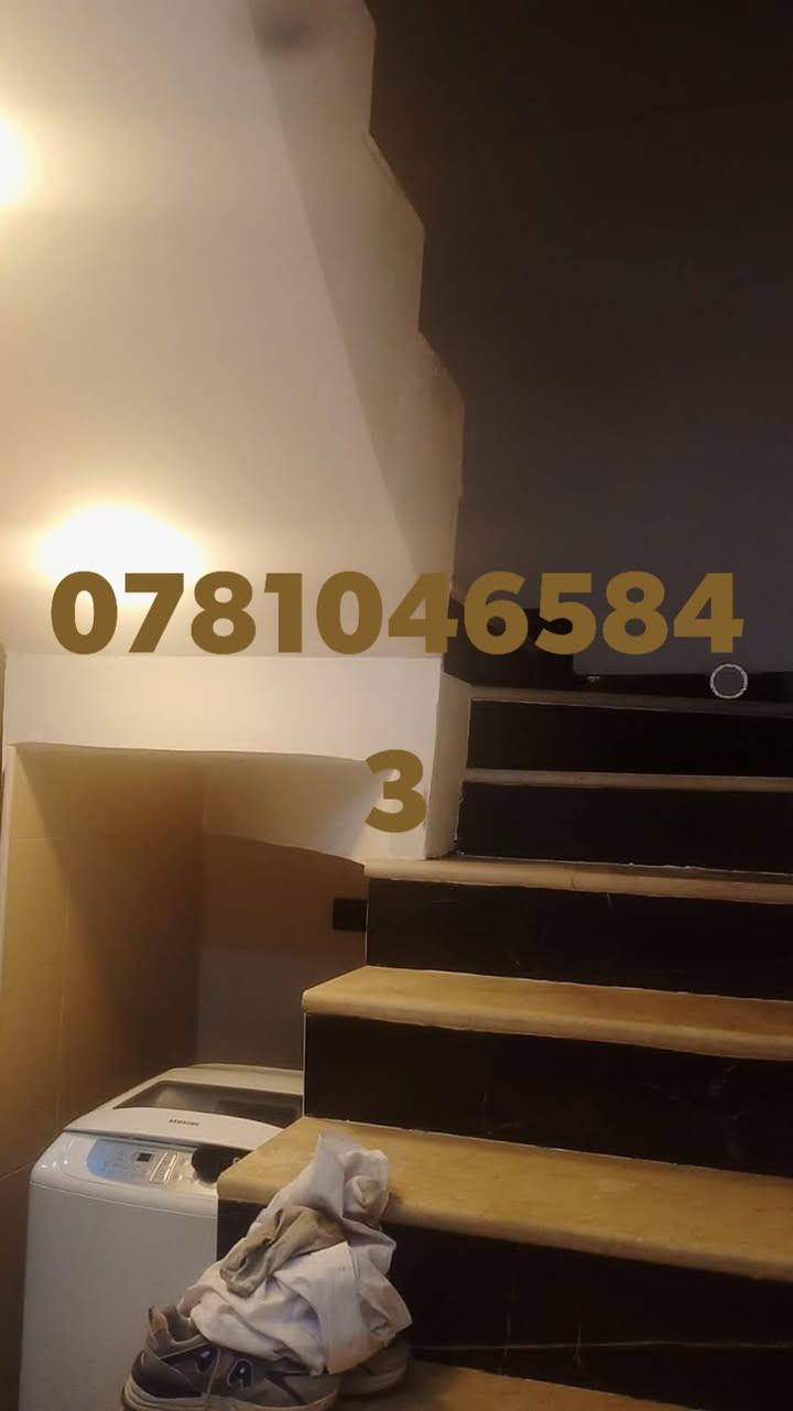 بيت للبيع او مراوس حسب القناعه المساحه 120 متر شارع 10 نجف حي ميسان المنطقه 31 قريبه على مجمع الجوهره عن من البيت مطلوب على المصرف 40 مليون سعر المطلوب الكلي 220 البيت طابقين طابق الاول غرفه وصاله واستقبال ومطبخ الطابق الثاني غرفتين مع سويتات وصاله شغل درجه اولى الاستفسار مراجعه مكتب بركات اهل البت***********
