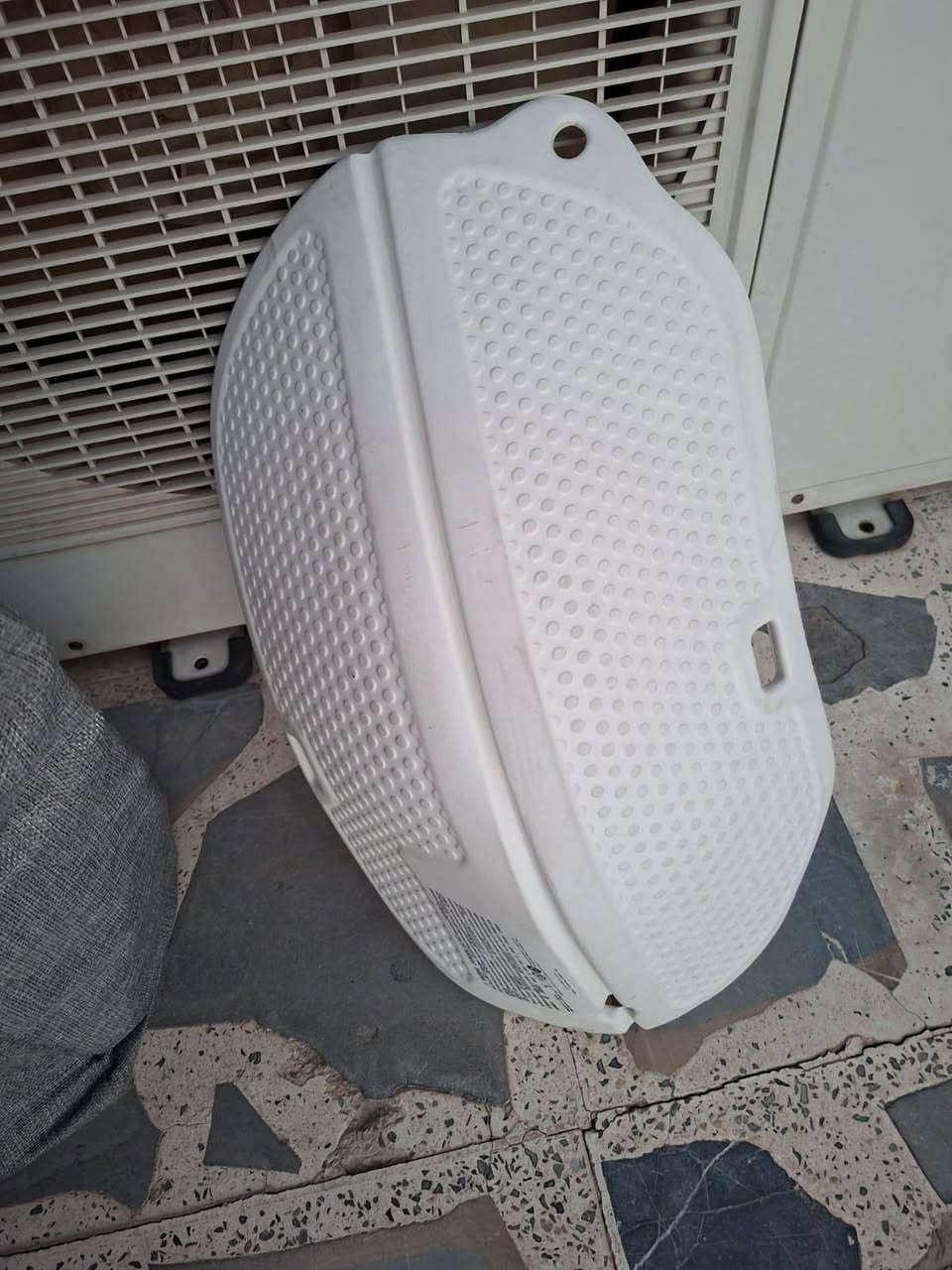 للبيع اغراض طفل حديث الولادة مستعملة الكاروك وسلة الملابس ومسند الاستحمام كلها ب٥٠ الف وبيها مجال عنواني بغداد حي الجهاد


**إذا كنت صاحب هذا الإعلان وتريد حذفه لأي سبب، رجاءا أرسل رسالة إلى الدعم الفني**