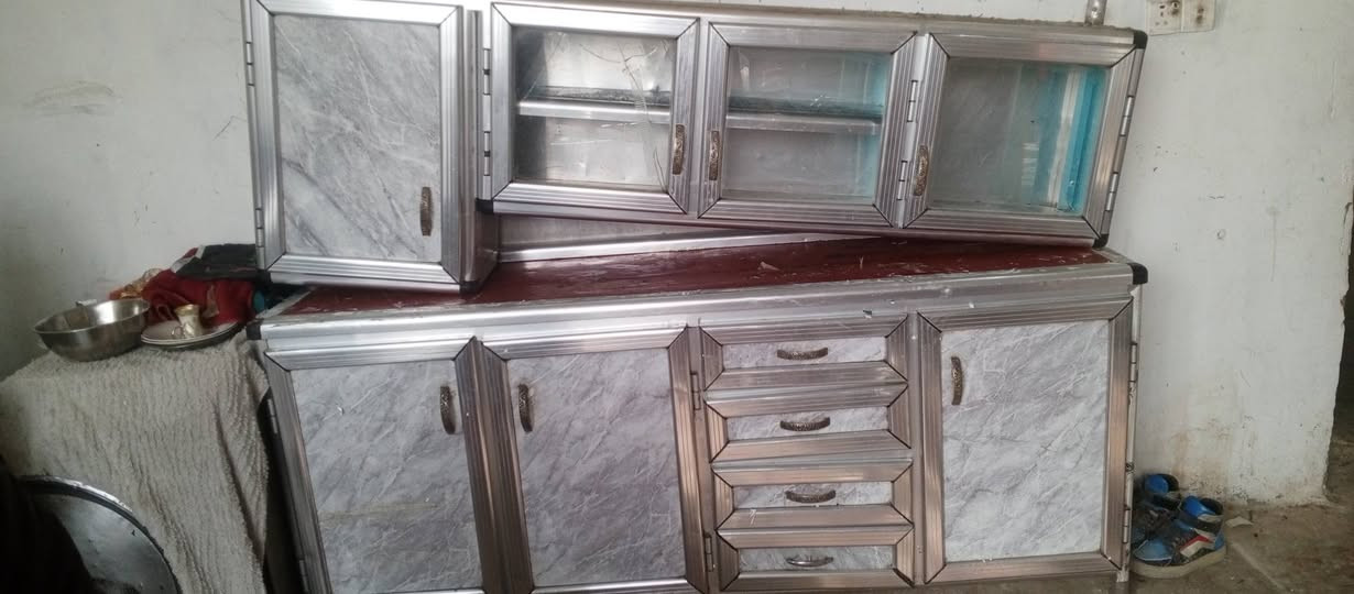 السلام عليكم كاونتر ثلاث قطع ثقيل الوزن سعره 200/ ***********
