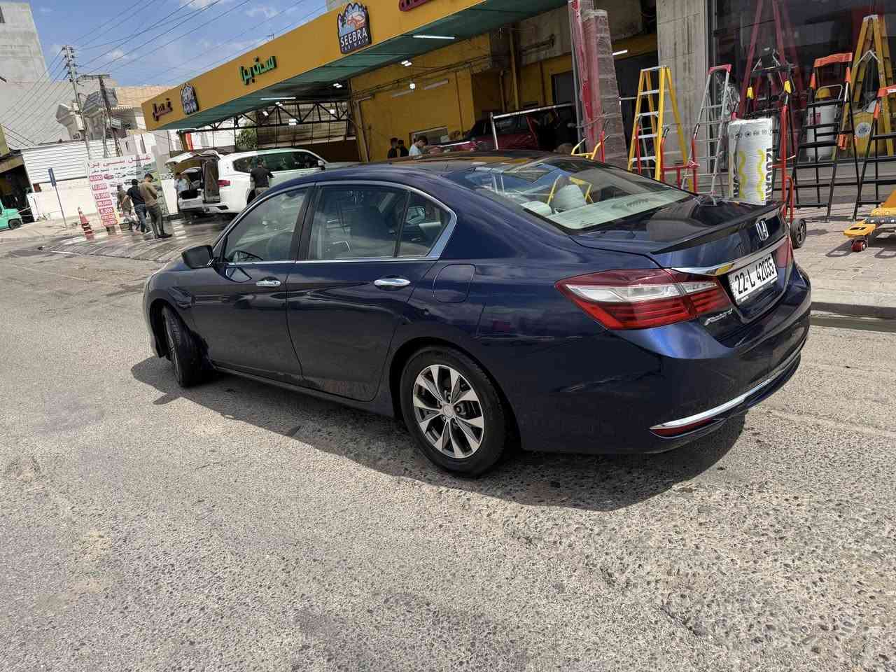 السلام عليكم
للبيع اكورد
وارد امريكي 
ضررها بابين مصبوغات باقي كفاله 
وبيها مكانين بارد
موديل 16
رقم اربيل 
محرك وكير كفاله 
صدر امامي خلفي جديد 
تخم تاير جواها جديد 
سياره جاهزه وما عايزها شي 
مكان السياره صلاح الدين الضلوعيه 
السعر 122 وبيها مجال 
رقمي ***********

