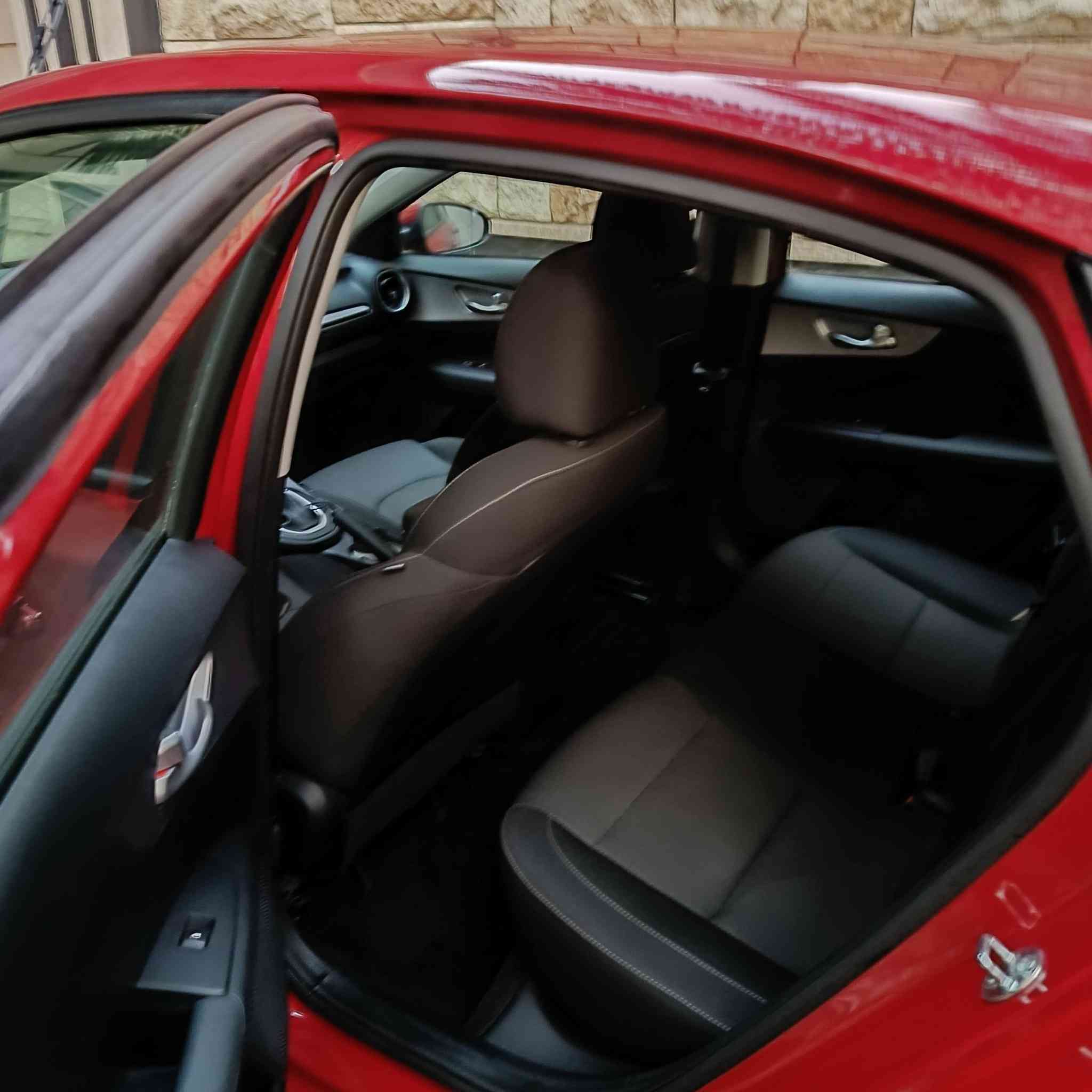 السلام عليكم ( للبيع فقط ***********)
كيا فورتي موديل 2024 وارد امريكي
محرك 2000 دوش 
السياره زيرو ماشيه 6الف 
فئة LXS لون  احمر ميتاليك
دخول وترقيم جديد 
رقم بغداد 
سويج - شاشه ايباد _ كامره دواره- ويل كب - رادار امامي وجانبي وخلفي - اشاير بالمرايه الجانبيه - لايتات ليد 3 عدسات اصلي شركه -جميع ايرباكاتها سليمه- تحديد مسار - قياده اليه -4 انظمة قياده
حادث السيارة باب وجاملغ مبدل والبنيد شبر بدون شاصي كفاله بوضع الزيرو 
كلها ليبل واحد ماعدا الباب والجاملغ  
راديترات وتبريد بلادي 
السياره جديده كلش  تريدها قسط تريدها نقد  
مكاني بغداد حي القاهرة
