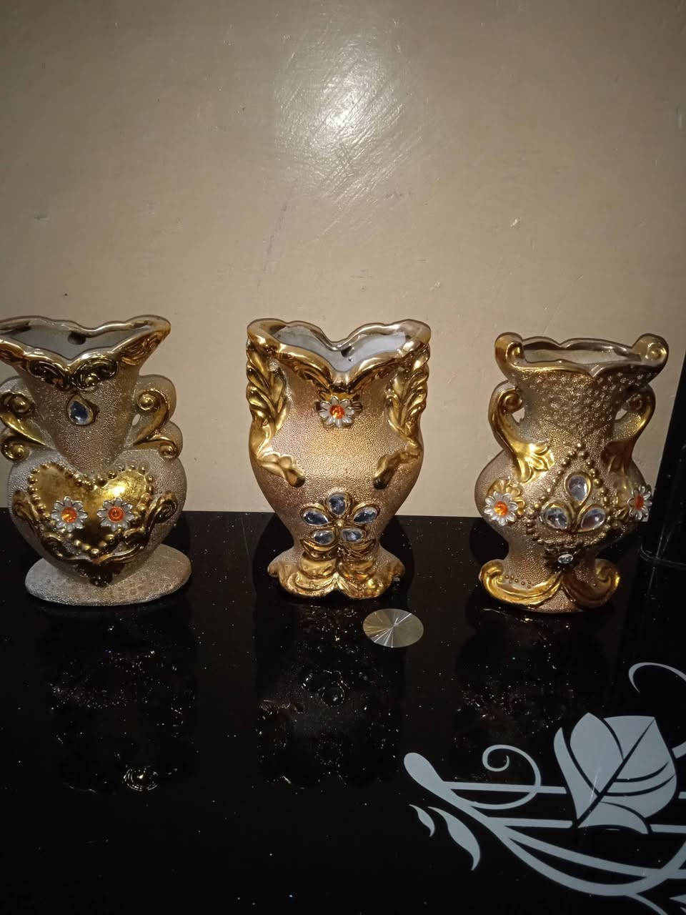 مرحبا عندي ميز تلفزيون حلوي مابينو اي عيب بس ماعندي مكان بيتي ضيق ومعانو اربع مزهريات وحدي كبيره وثلاثه صغار هذولي كلتم ب 35، مكاني موصل


**إذا كنت صاحب هذا الإعلان وتريد حذفه لأي سبب، رجاءا أرسل رسالة إلى الدعم الفني**