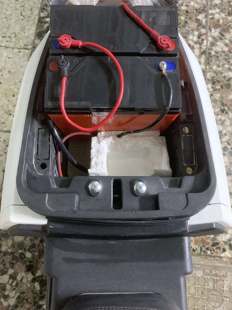 السلام عليكم دراجه شحن R900 للبيع شركه الريان ما صاله اهواي من طالعه من المعرض خمس بطاريات اكبار شرط الفحص بيه نظام R رجوع للخلف وبيه يو اس بي وبيه اسويجين وثنين ريموند وسله وياهه وشاحنه يعني بعدهي جديده السعر 475 رقمي *********** كربلاء ( طالعه من المعرض ب 800)
