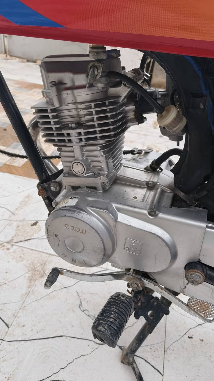 السلام عليكم 
دراجه للبيع 
نامه تعمير 25  ادوات .  دراجه خير من الله   المكان الناصريه مركز . رايدها ب600 وبيها مجال . رجاءآ الموشراي لا يكسر بحلال العالم
شراي راسلني خاص
***********
