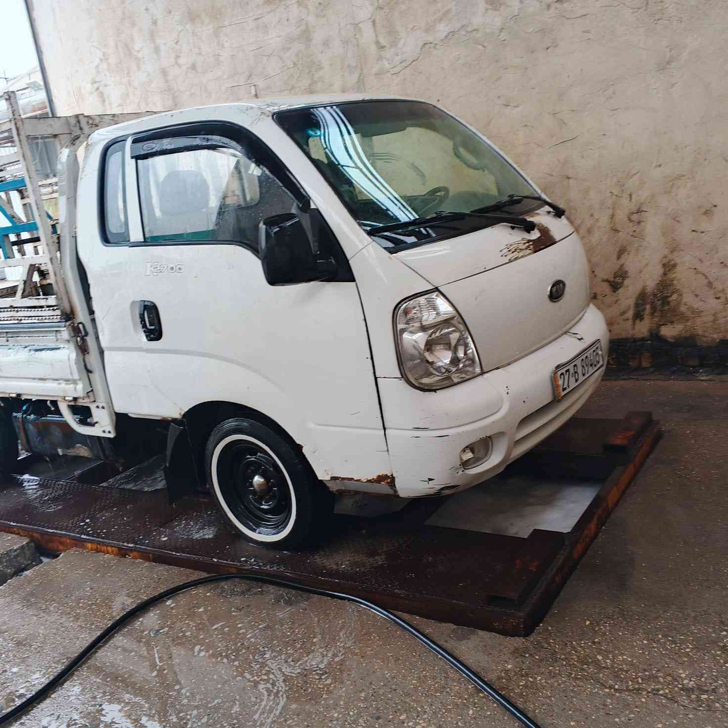 السلام عليكم كيه بكو موديل 2010رقم دولي ذي قار بسمنه ابسعر 78سياره مكفولة كفاله عامه شواصي مكفوله مكينه 2700رقم صاحب السيارة ***********
