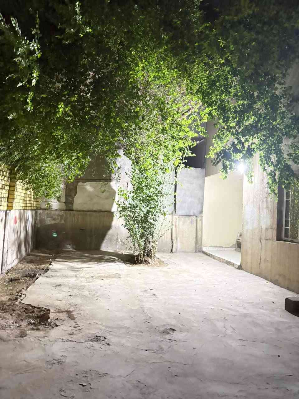 بيت للبيع
السلام عليكم
بيت للبيع خور الزبير  بالهندية
طابو ملك صرف بأسمي
تحويل مباشر المساحة 300م
ثلاثة غرف 
استقبال
مطبخ
حمام داخلي
حمام خارجي
حديقة كبيرة جدا
للأستفسارالأتصال على الرقم ***********
للتواصل اتصال فقط او واتساب
غير متواجد على ماسنجر
