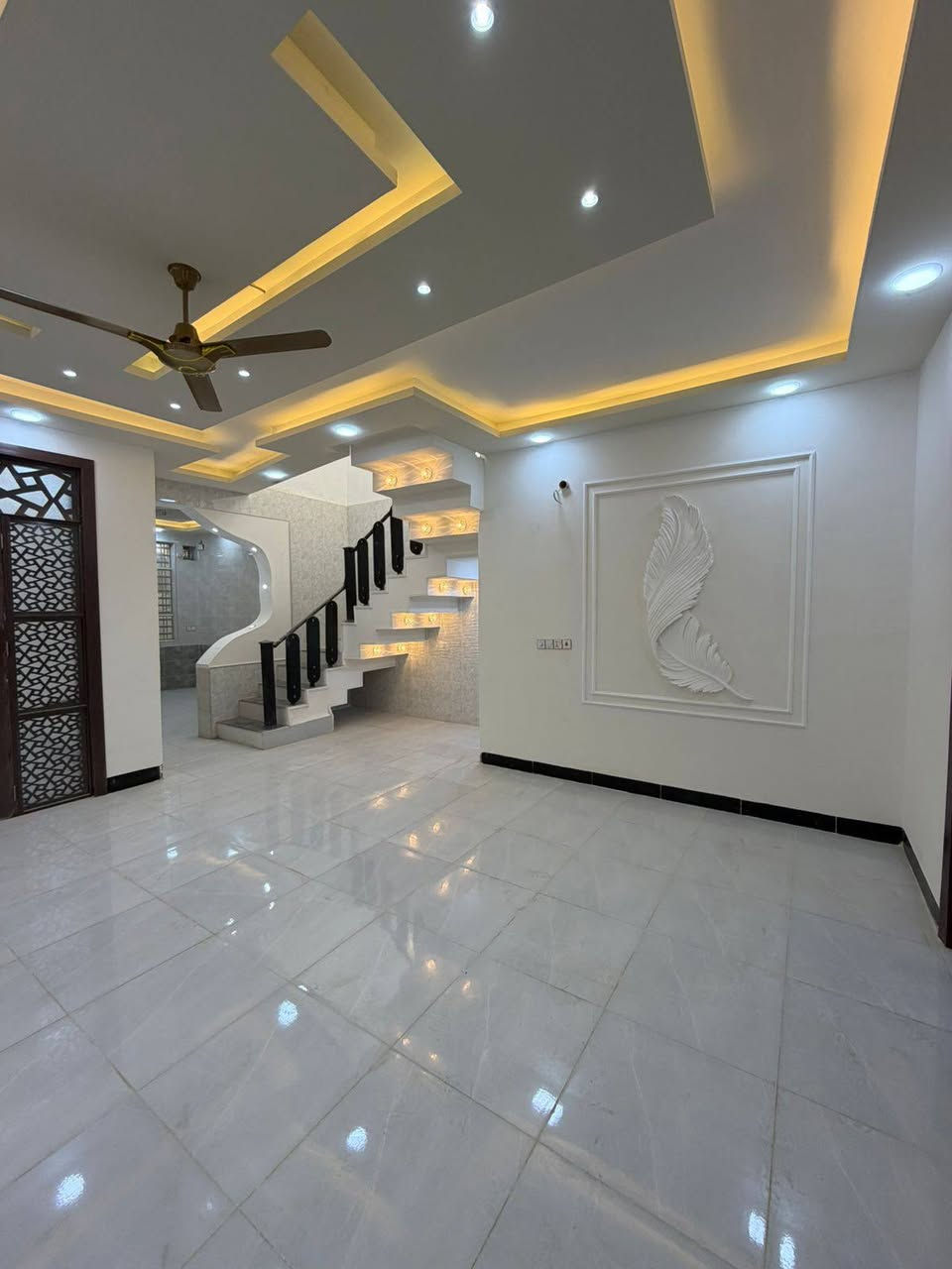 #ب68مليون🙋‍♂️بيت150متر فول 
#يعلن_مكتب_العراق_مقابل_قرية_لغدير_عمود289_مباشر

#__مساحه_لبيت_لواحد150متر_مربعه  
#_عرض الشارع 18

#بيت_طابو_زراعي_سند25

#سعر_مليون68_وبيه_مجال  

بناء حديث
غير مسكون
بناء ممتاز جدا 

 عنوان لبيت النجف 
#مقابل_ملحق_قرية_الغدير_مباشر 
يحتوي لبيت على+ غرفه2 +صاله +ستغبال +مطبخ +صحيات بلداخل +وصحيات بلخارج 

***********وتساب
