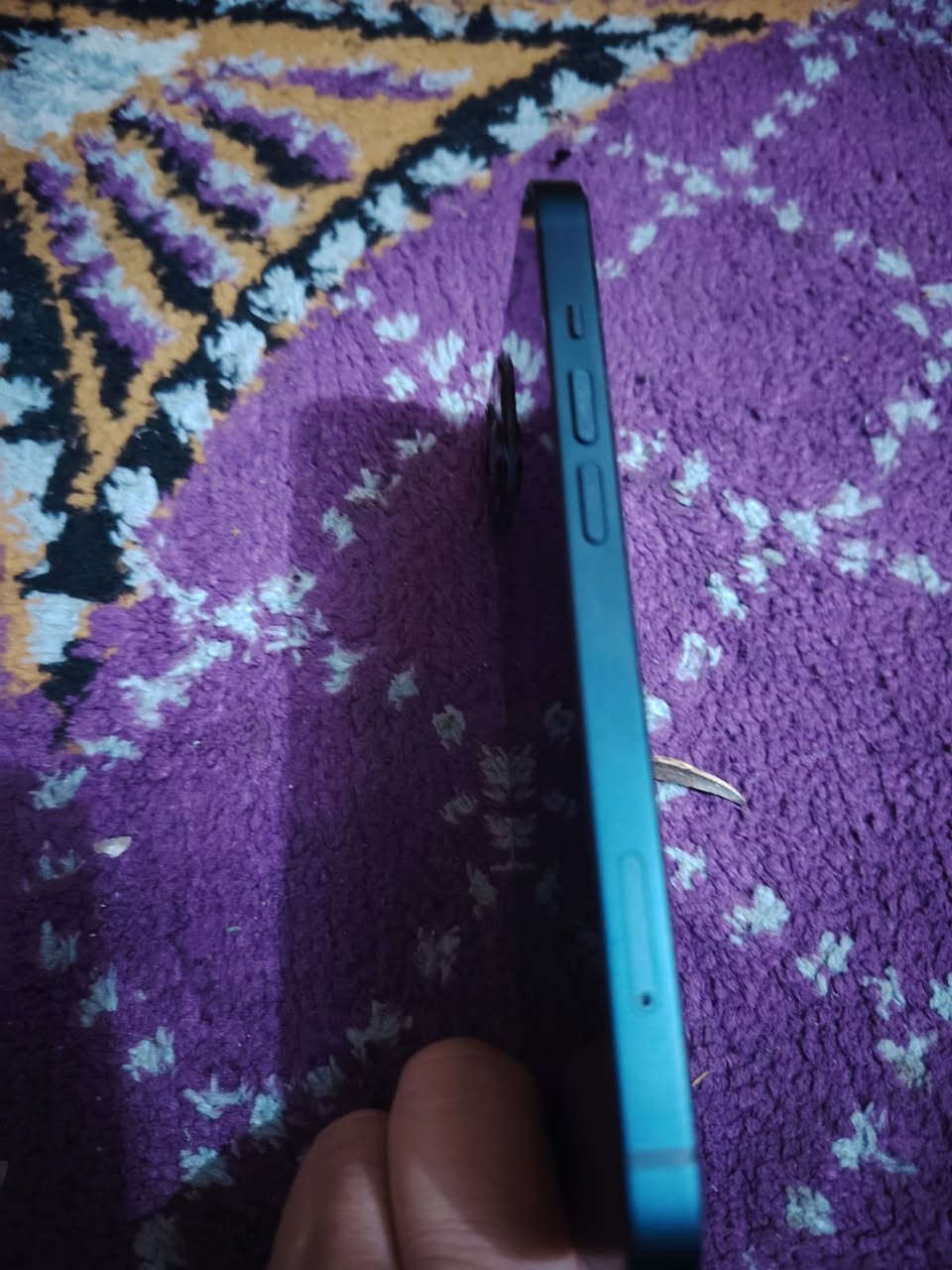 ايفون ١٣عادي جديد بالضمان بطاريه ١٠٠ للبيع ب ٥٠٠ ***********
