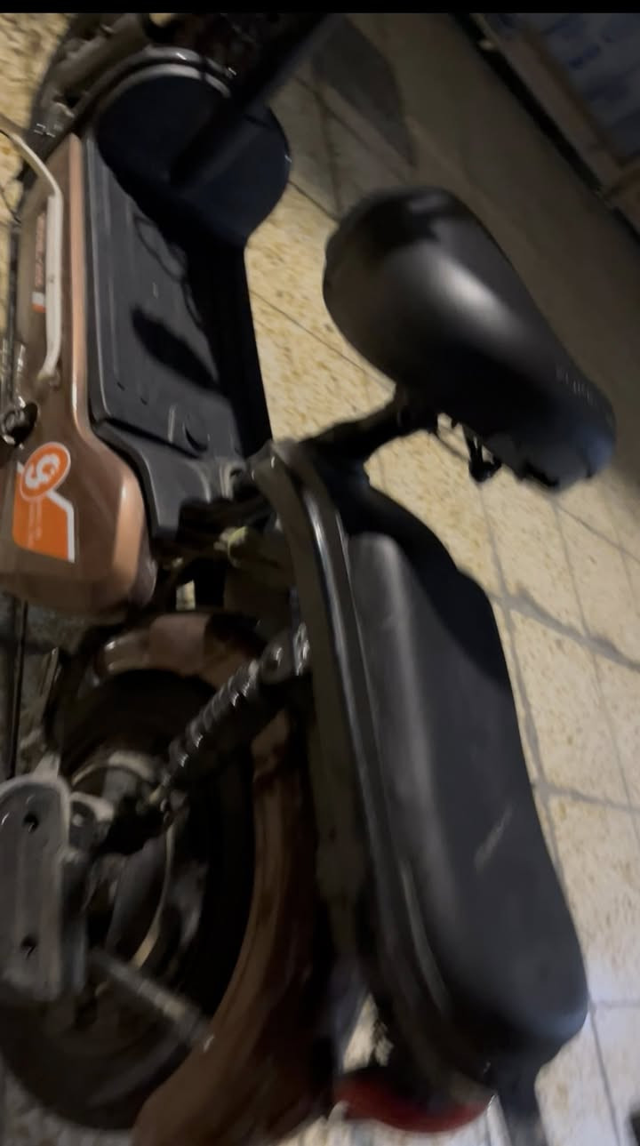 سلام عليكم دراجه شحن للبيع ما مبدل كلشي وياه سويج بطاريه وسويج تشغيل وكارت تشغيل وبصمه     السعر 150 وبيها مجال  بيع مستعجل 
الرقم ***********
