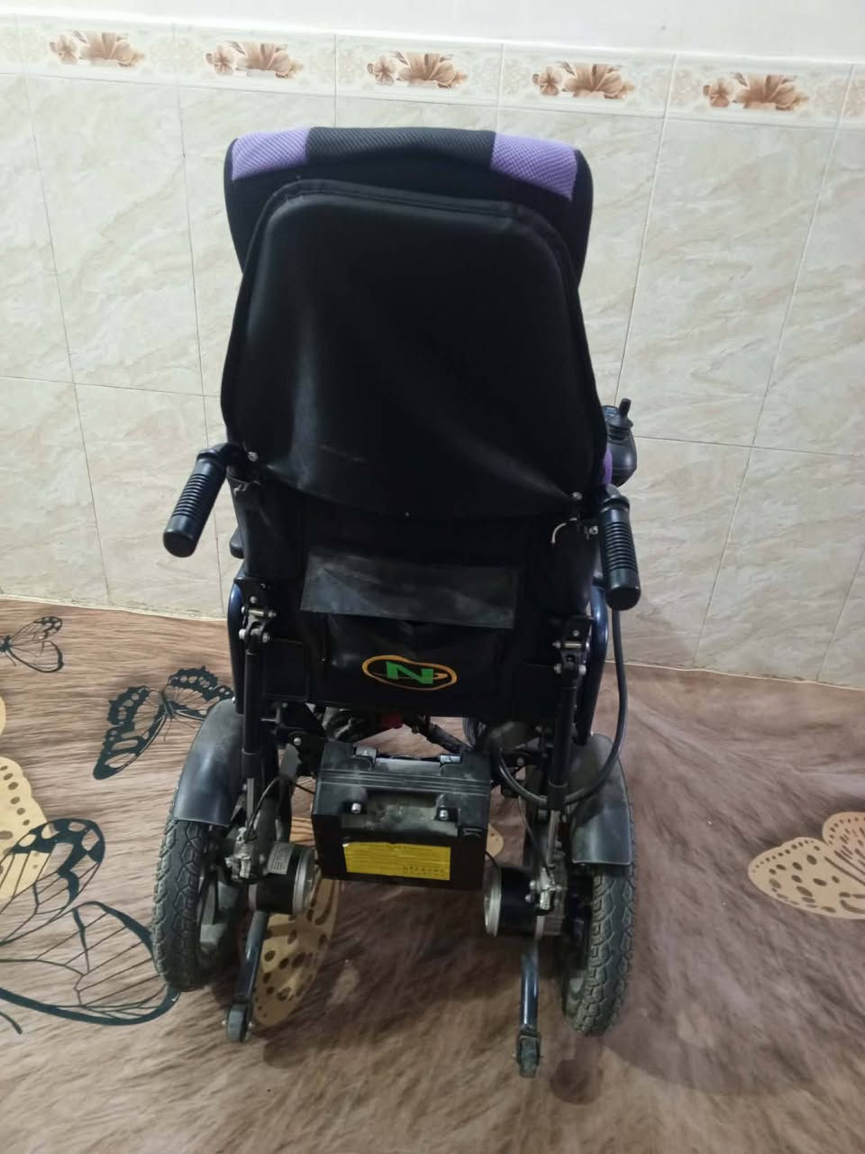 عربانه شحن نظيفه جداً وباتري جديد السعر ٦٢٥ الاتصال على الرقم***********
