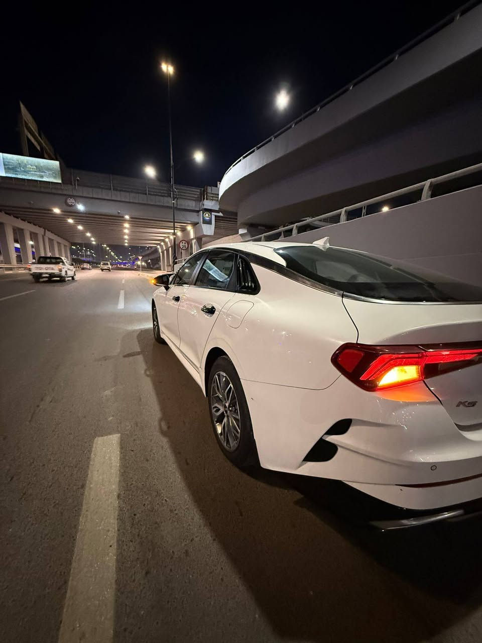 K5 موديل 2022 خليجي كلين تايتل بدون قطرة صبغ فقط يحتاج بارد اماكن موضح بالصور
محرك 2000 دووش
كير AT
داخل جلد ابيض
مود درايف 5 وضعيات قيادة
مثبت كروس سرعة
كشن كهرباء
لايتات كشاف ضباب
رادار امامي
رادار خلفي
مري شفط
حماية سرقة
آبل كاربلاي 
تبريد امامي خلفي منفصل
فتح صندوق ذكي عند الاقتراب 
ترحيب اثناءءتشغيل سيارة
كامرة داش كام داخلي وخارجي امامي خلفي
حساس ضغط الاطارات
ABS مانع انزلاق
سيارة خير من الله كلش نضيفة وجديدة مال جناي 
مكان شارع بغداد الربيع الحرية
رقم اربيل وسيارة بأسمي تحويل ثاني *********** 
***********
السعر 178 بيه مجال شي قليل
