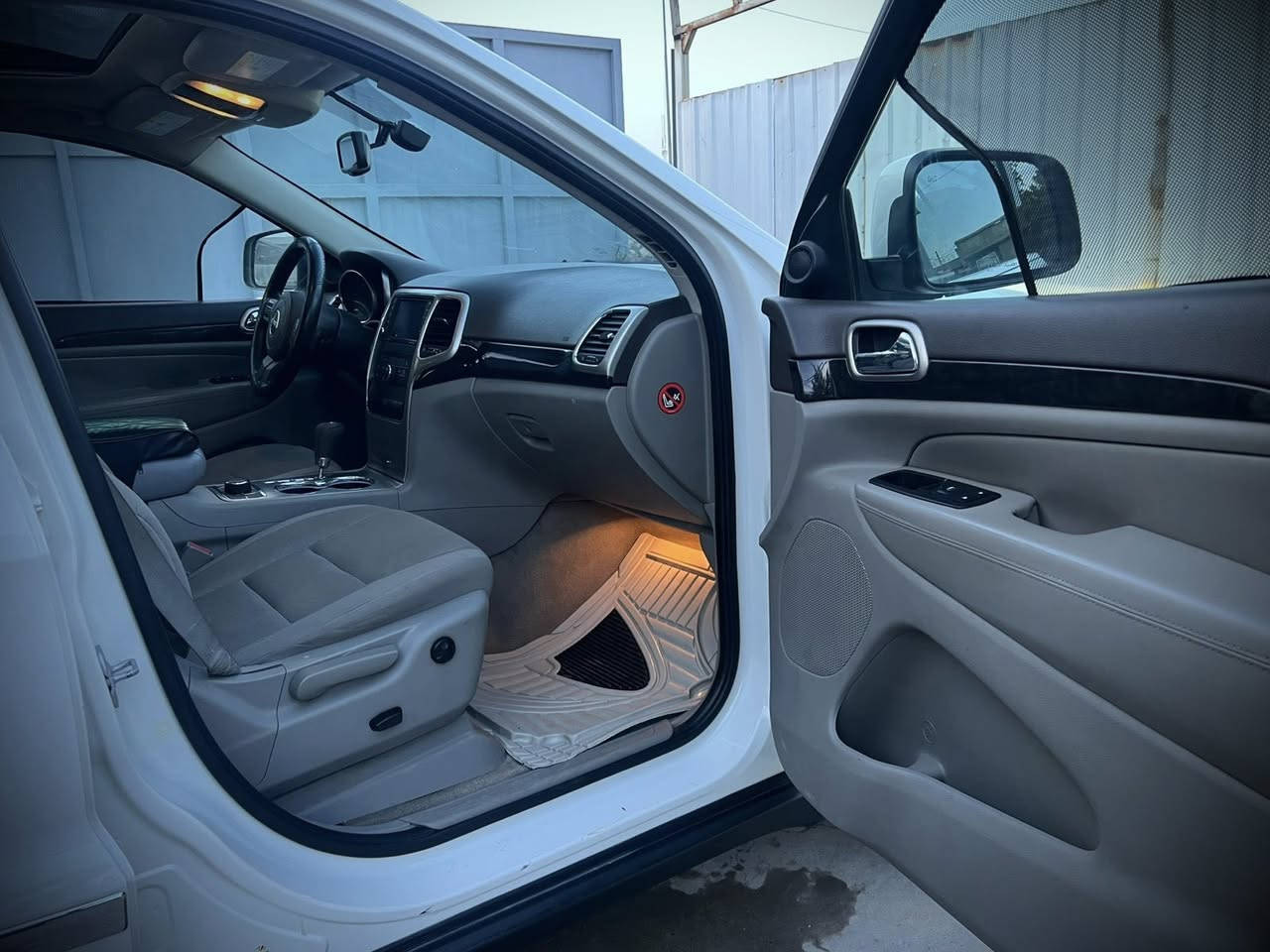 السلام عليكم جيب 2012 خليجي كفاله سياره رقم بغداد مكينه 3600 فول موصفات سياره جديد كلش كير مكينه حداديه كله كفاله شرط الاستفسار ***********
