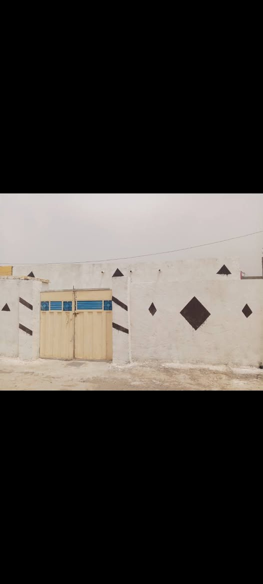 سلام عليكم عندي بيت مساحه 200متر في قرية بلاسم فيه كامل الخدمات ماء مجاري تبليط السعر 13وبيه مجال  الاستفسار على هاذا الرقم ***********
