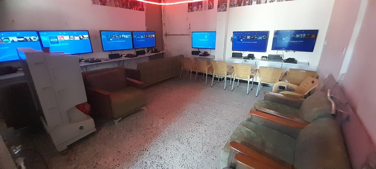 السلام عليكم 👋
🎮 صالة ألعاب للبيع كاملة هي وأغراضها
​📍 الموقع: على شارع الرشاد (موقع كلش حلو وكبال المحل ساحة مفتوحة كلش جبيرة).
​✨ أغراض المحل:
• 7 شاشات بلي فور
• 3 فيش
• 3 مبردات
• منظومة كاميرات كاملة
​🏠 الإيجار: محلين إيجارهن ربع بالشهر.
​📞 للاستفسار أكثر التواصل على الرقم:
***********
