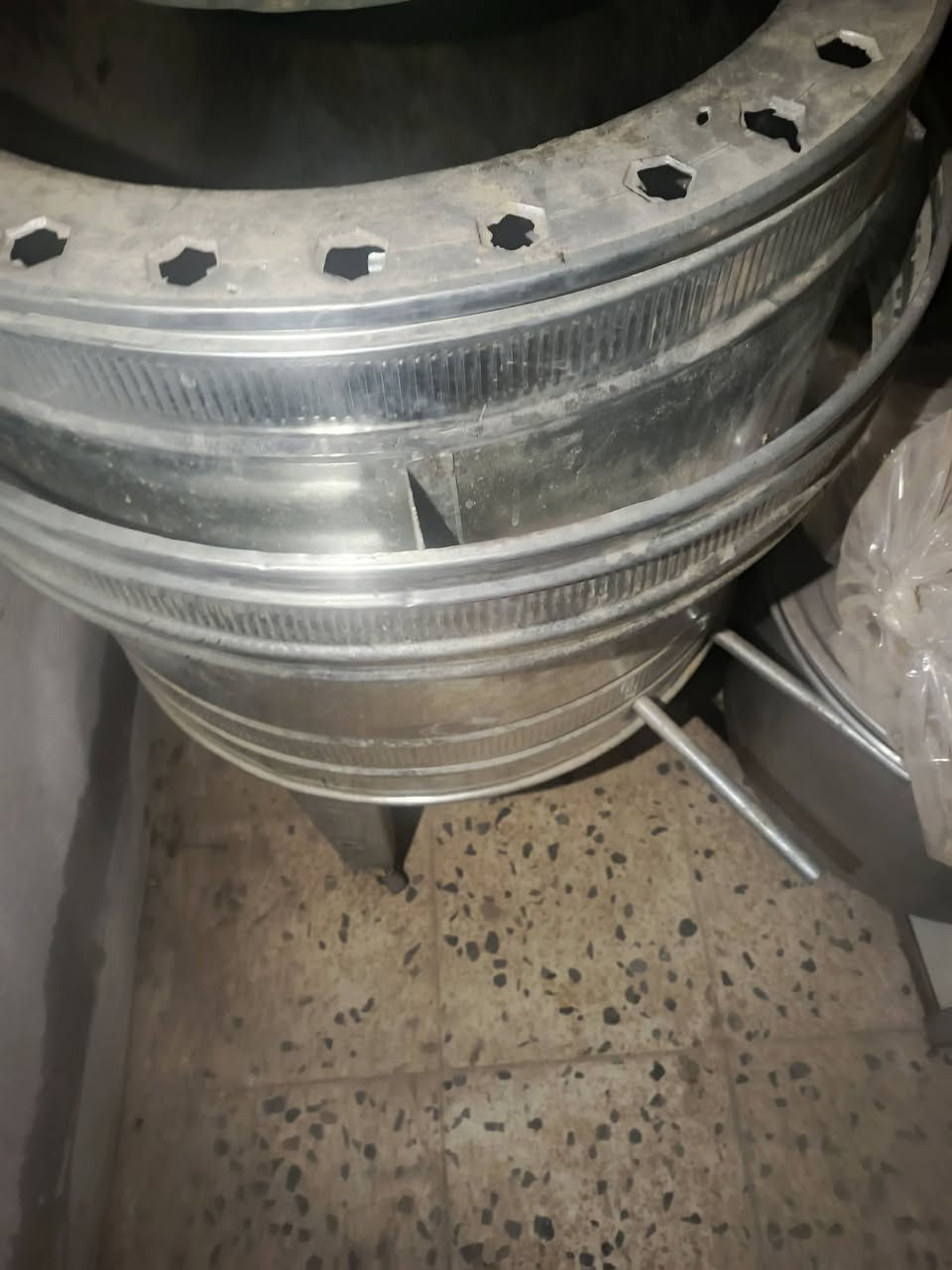 مكينه حديقه شغاله ب٧٥ الف...تنور غاز شغال بدون منظم والله خبزي وحدي بسسس خبزتو بينو  اخذتونو ب٩٠ ابيعو ب٥٠....وتنور غاز شغال بدون منظم المرررربع قفلو ١٥ ..عصاره جزر شغاله نوعيتها نشنال ياباني قفلها ١٠ ...مكينه لحم ياباني قديم شغاله بس ينرادلها سكين ب٢٥..... مكاني موصل للتواصل ***********
