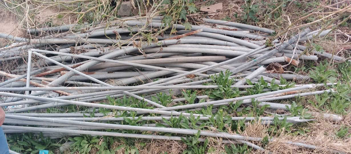 نص بيت زجاجي للبيع التواصل عل هذه الرقم ***********
