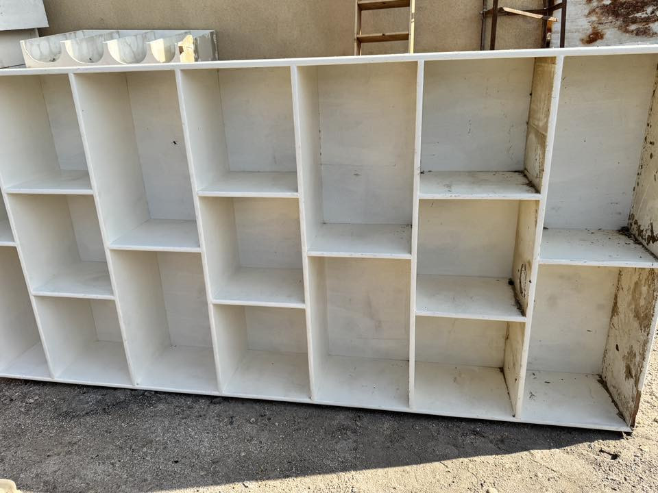 رفوف محل عرض 3 الطوال 6 مع ميز حديد  ***********
