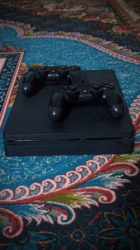 بلايستيشن 4 برو مهكّر السوفت وير 9.00 هارد 500GB الجهاز نظيف ويشتغل تم...