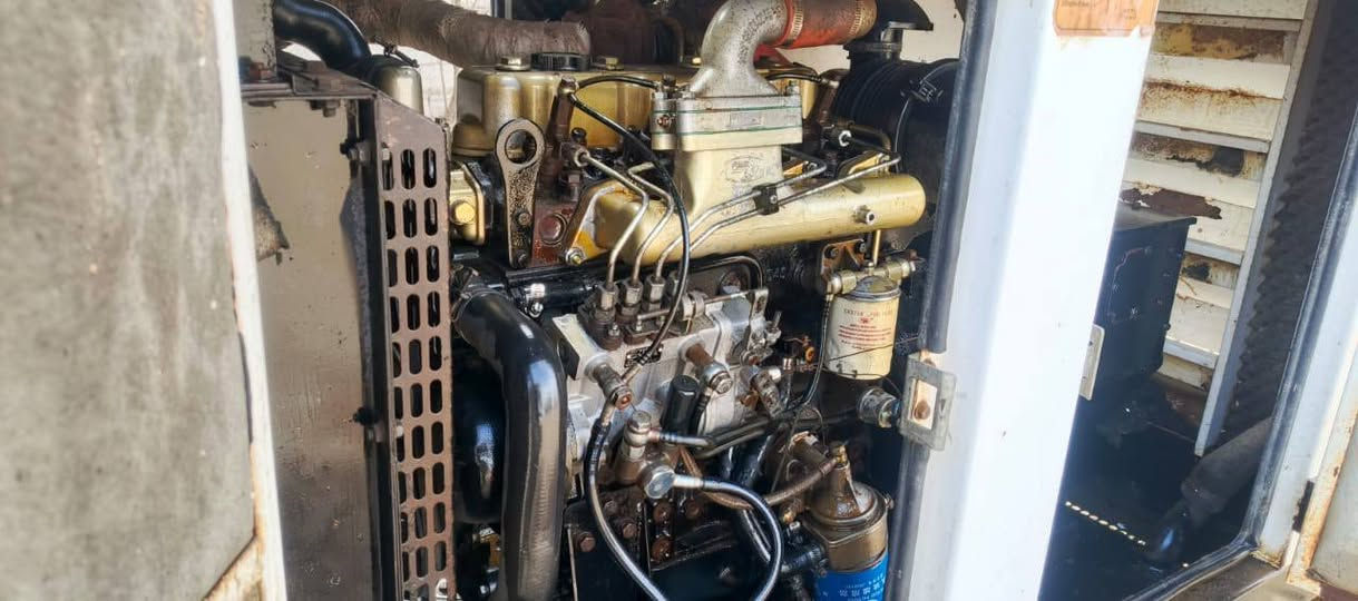 للبيع مولد بيركز صيني كاتم 4بستم توليد 30كيفي شرط برغي مامفتوح بي تشغيل أوتو المكان  ديالى ***********
