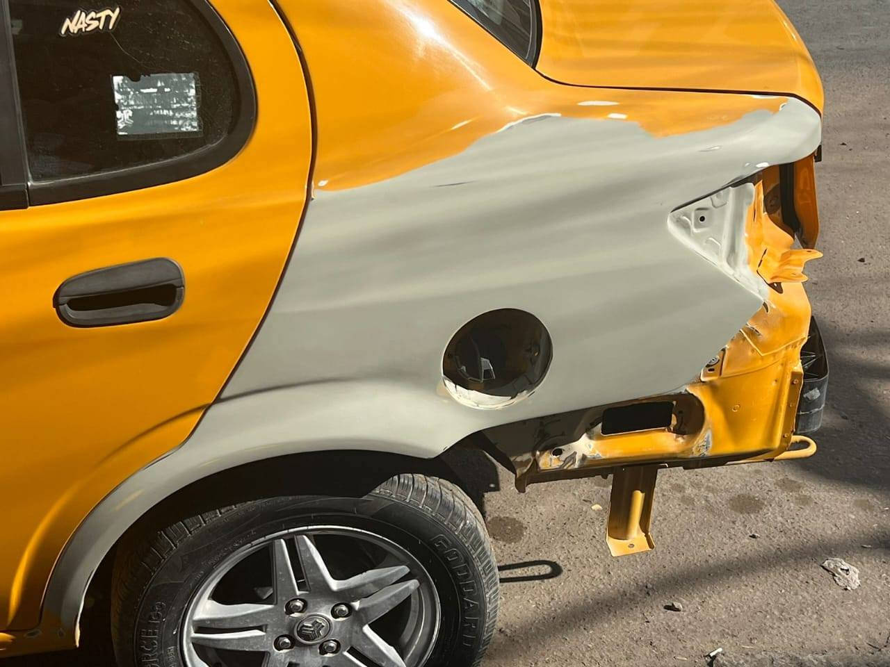 السلام عليكم ساينا موديل 22 بسمي السياره كير مكينه كهربائيات وضع الشركه تدفئه تبريد سنتر لوك شاشه كامره حساسات خلفيه جاهزه بيهه صبغ جاملغ خلفي اوبين البابتين جهه السايق بدون داخل الصور قبل الصبغ موجوده رقم بغداد انكليزي هزه جديده هيئه مصفره السعر 63 بيهه حك جيتك مكان بغداد ***********
