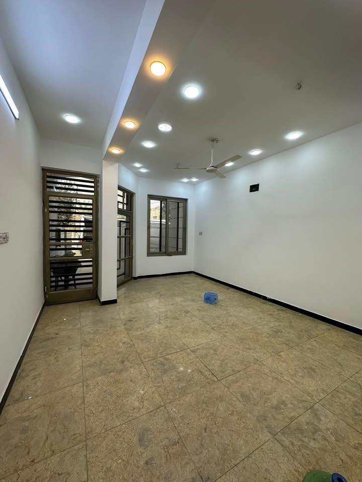 دار جديد مساحة 140 م جاهز في الكفاءات الجمعية العدل الثانية 📍
يحتوي على 
🔻4 غرف نوم 
🔻2 صحيات 
🔻 مطبخ 
🔻صالة 
🔻مناور 
🔻 كراج و حمام خارجي 
البيت أرضيات مرمر شبابيك ألمنيوم ابواب حديد حماية ثقيل 
للاستفسار اكثر يرجى الاتصال:- 

☎️***********

☎️***********
  
مستشارك العقاري الاول في الغزالية ⭐️
