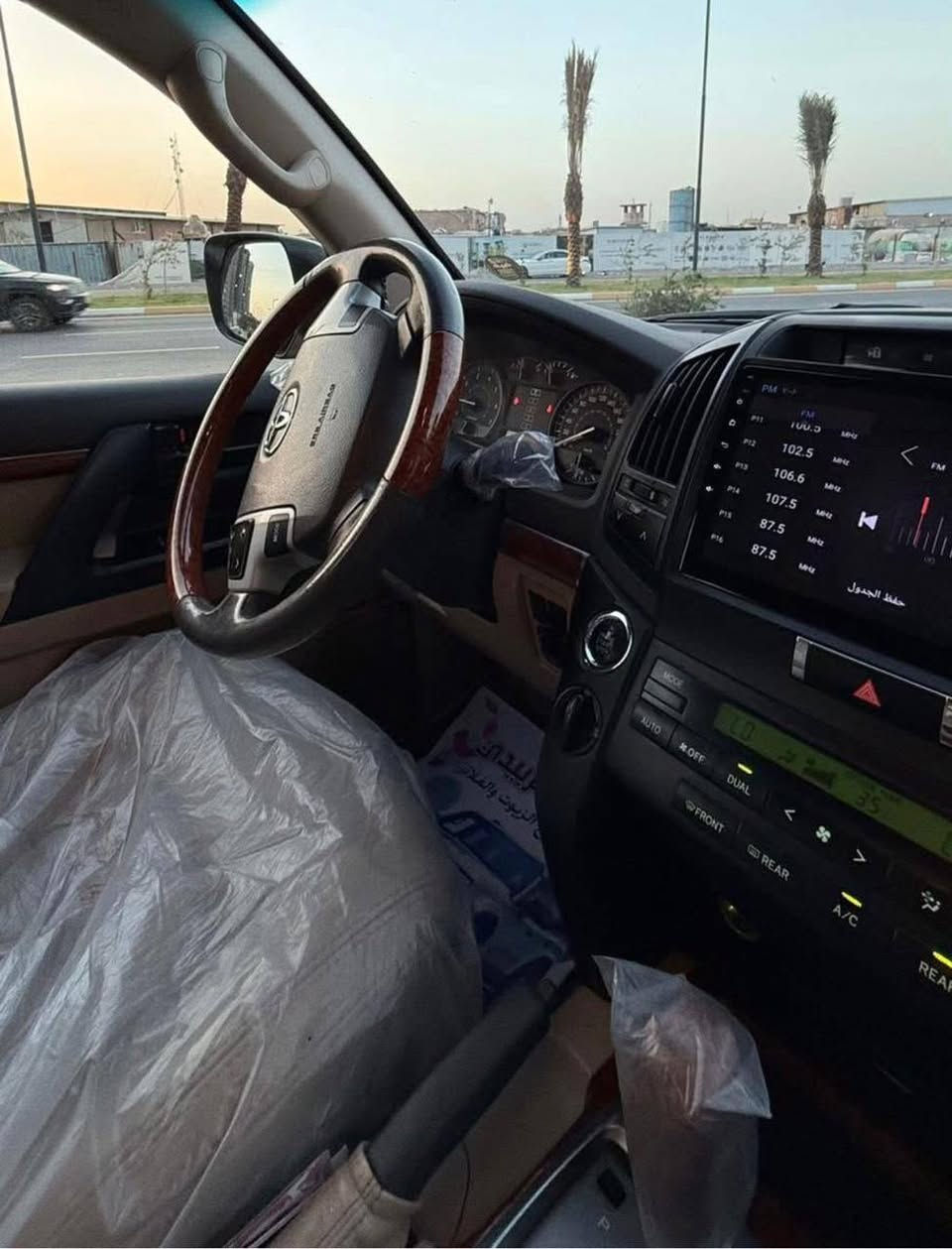 السلام عليكم
لاندكروز ابريم اصل علامه الذهبيه
موديل 2015
رقم بغداد 
سياره فول موصفات
ماشيه 79 كيلو حقيقي
سياره على وضع الشركه ابلاديه
سيارة جديده جداً
 سياره مكفوله
سياره عليها ادامه من شركة ساز
6 سلندر
حساسات امامي + خلفي
4 كامرات
نظام ترحيب 
كشنات جلد
بصمه
يدات ذهبيه
فتحه سقف
ثلاجه
داخل صاج
كشن كهربائيه
تحكم استيرن
بأسمي سياره عنوان بغداد الدورة
السعر 440 
***********
